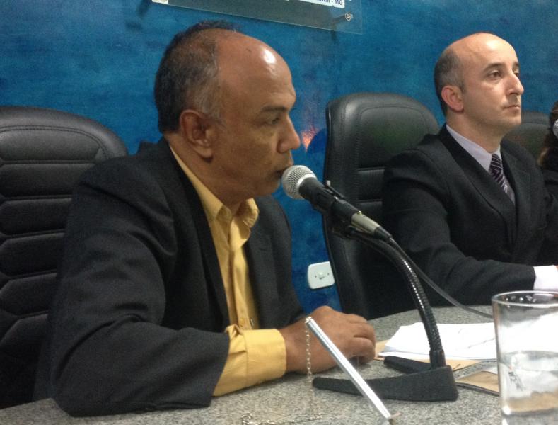 Vereador solicita término de calçamento nos bairros Santa Rita e Divinéia